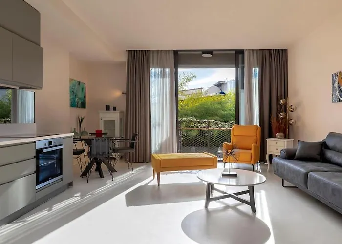 Stunning Duplex Flat With A Garden & Winter Patio