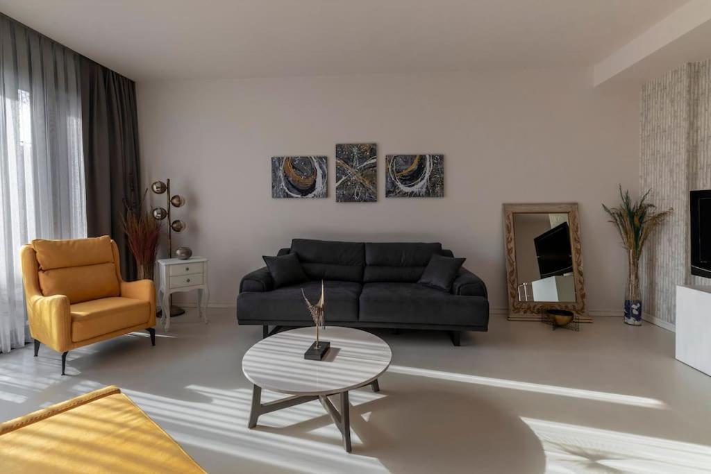 Stunning Duplex Flat With A Garden & Winter Patio İstanbul