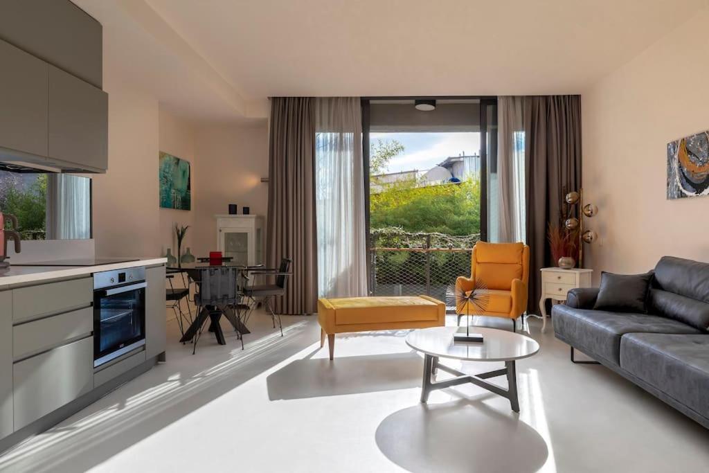 Daire Stunning Duplex Flat With A Garden & Winter Patio *