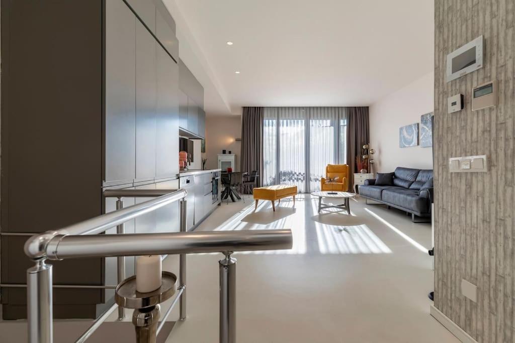 Stunning Duplex Flat With A Garden & Winter Patio Daire