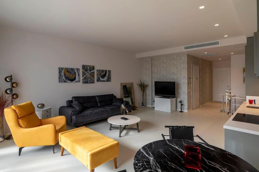 Stunning Duplex Flat With A Garden & Winter Patio