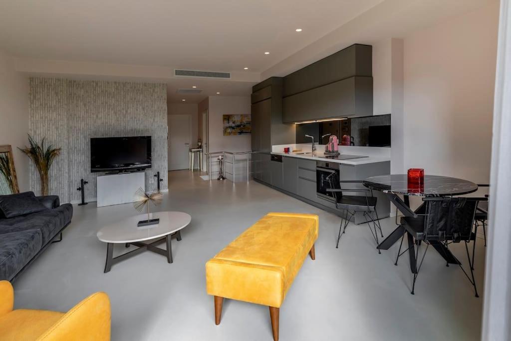 Daire Stunning Duplex Flat With A Garden & Winter Patio